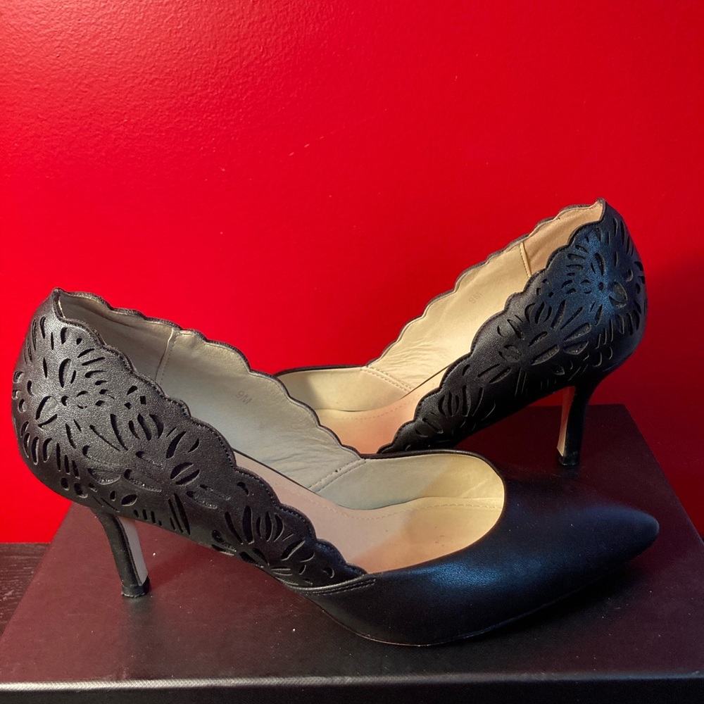 Black Pumps